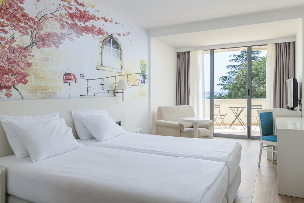 Iberostar Waves Bellevue 22/74