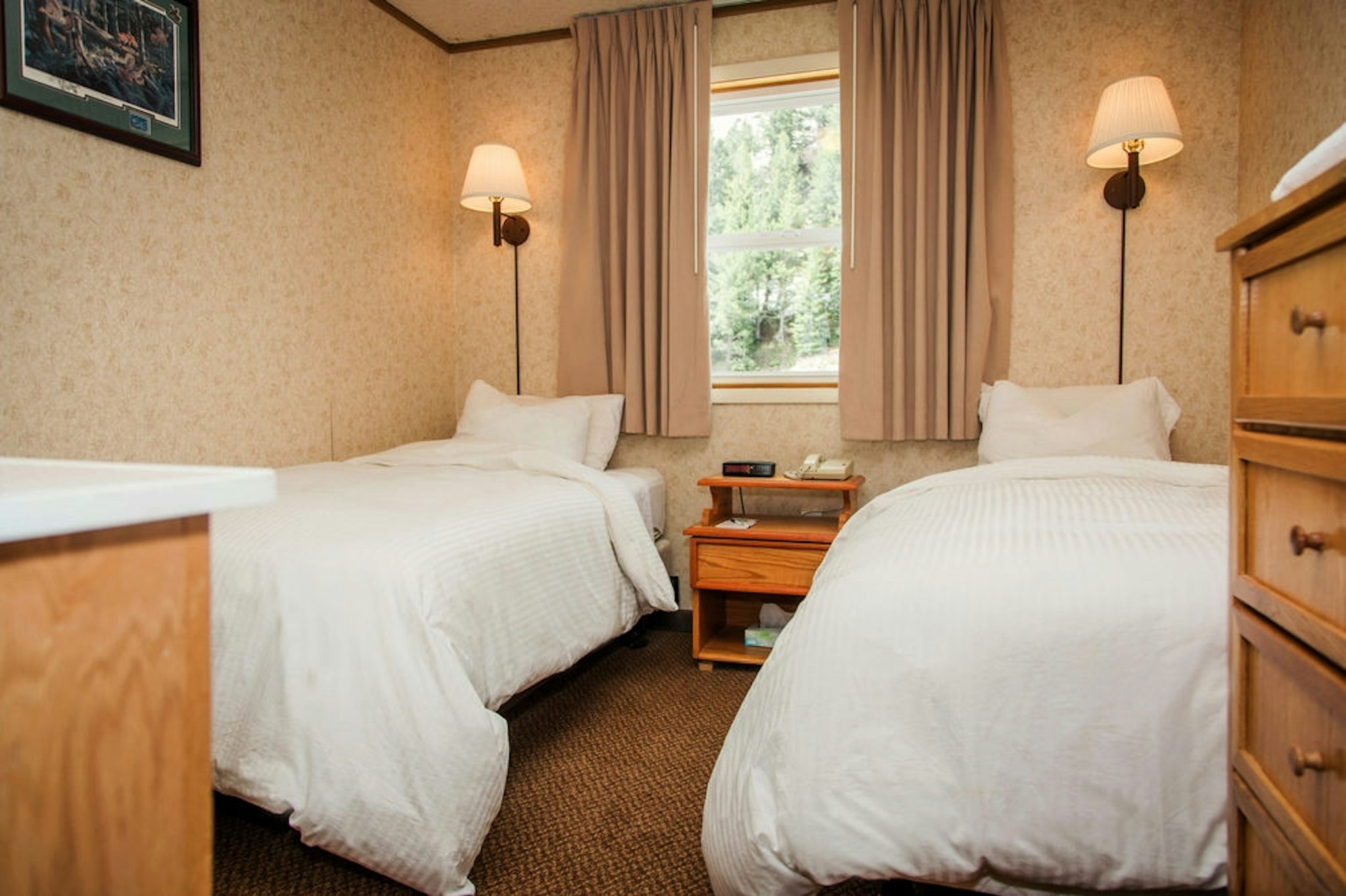 Northern, Twin Beds, Shared Bathroom