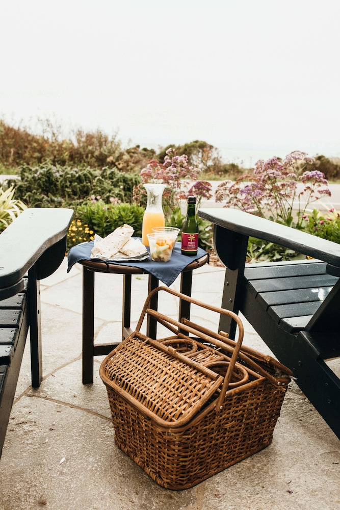 Sea Otter Inn 45/63