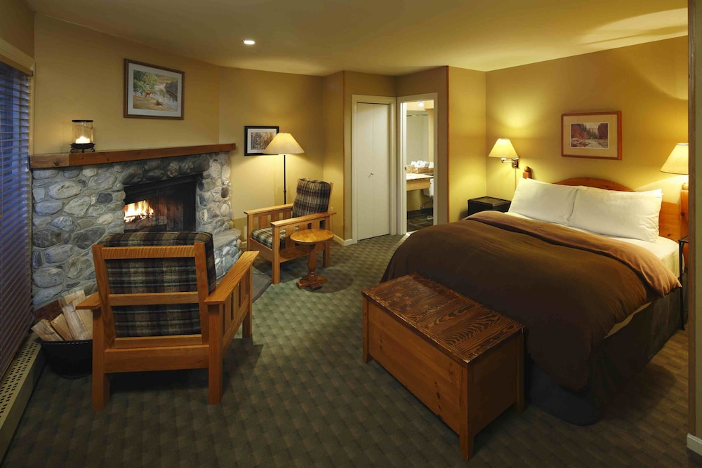 Emerald Lake Lodge 19/71