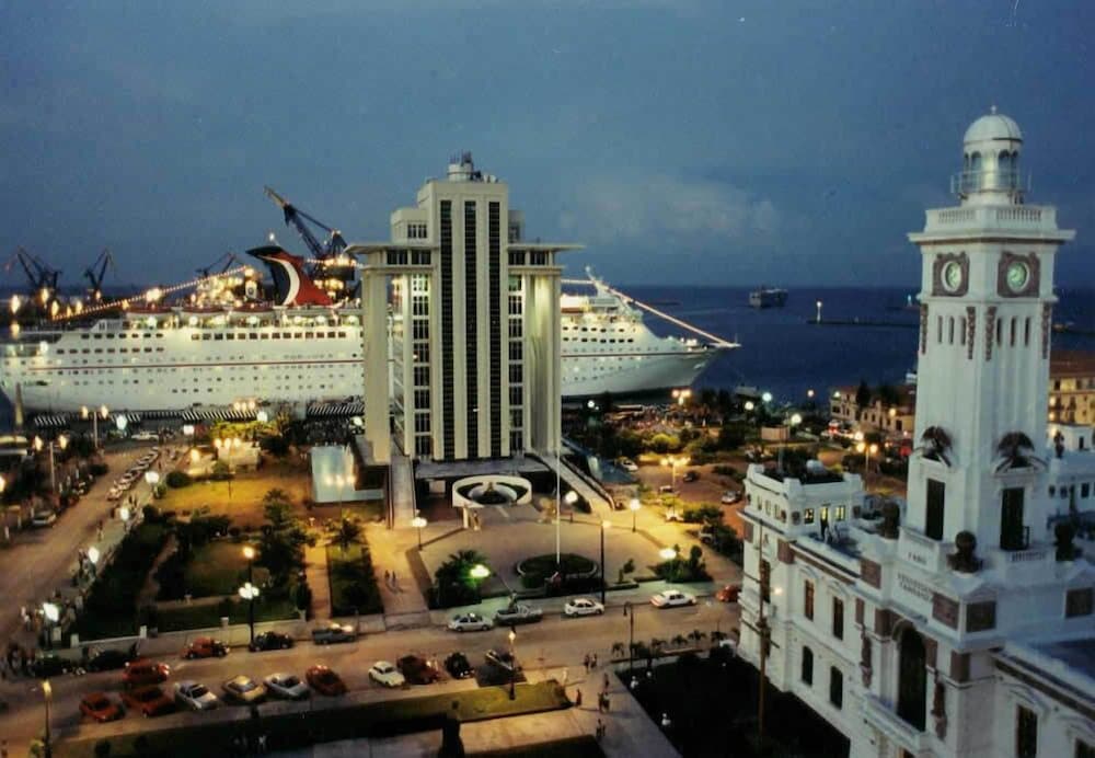 Hotel Royalty 5/64