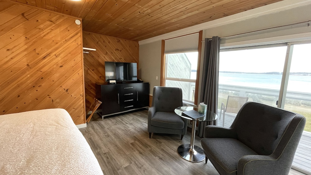 Tides Inn Suites 42/75