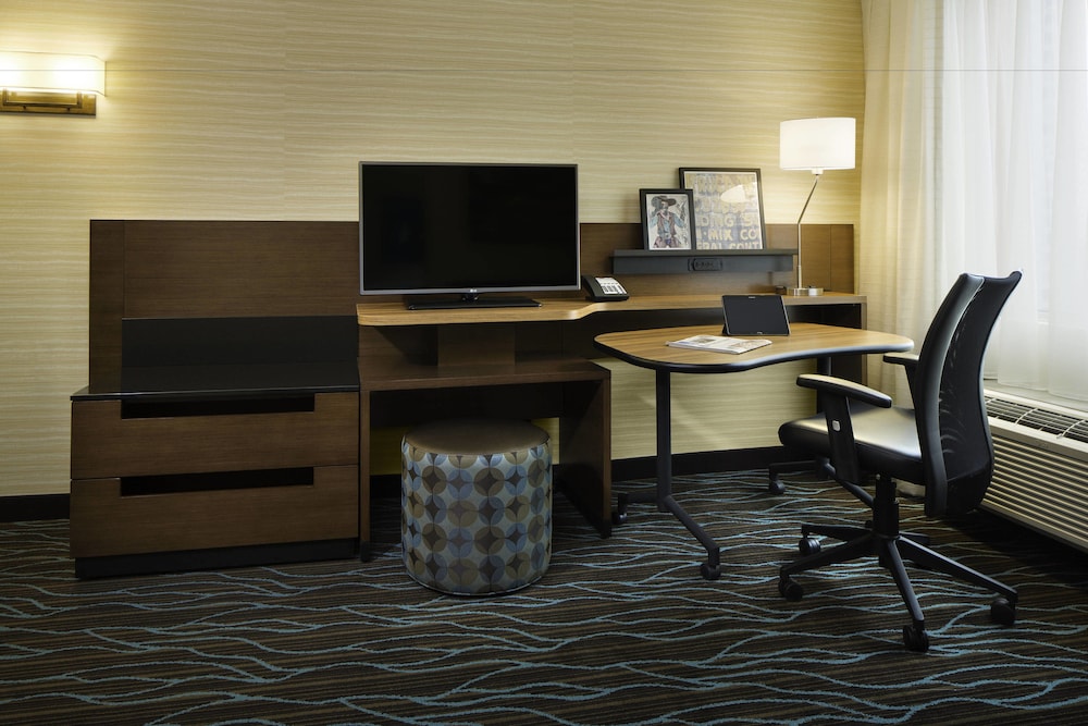 Fairfield Inn Suites Calgary Downtown 28/28
