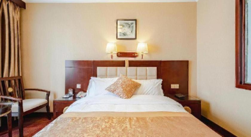 Hualian Hotel 17/50