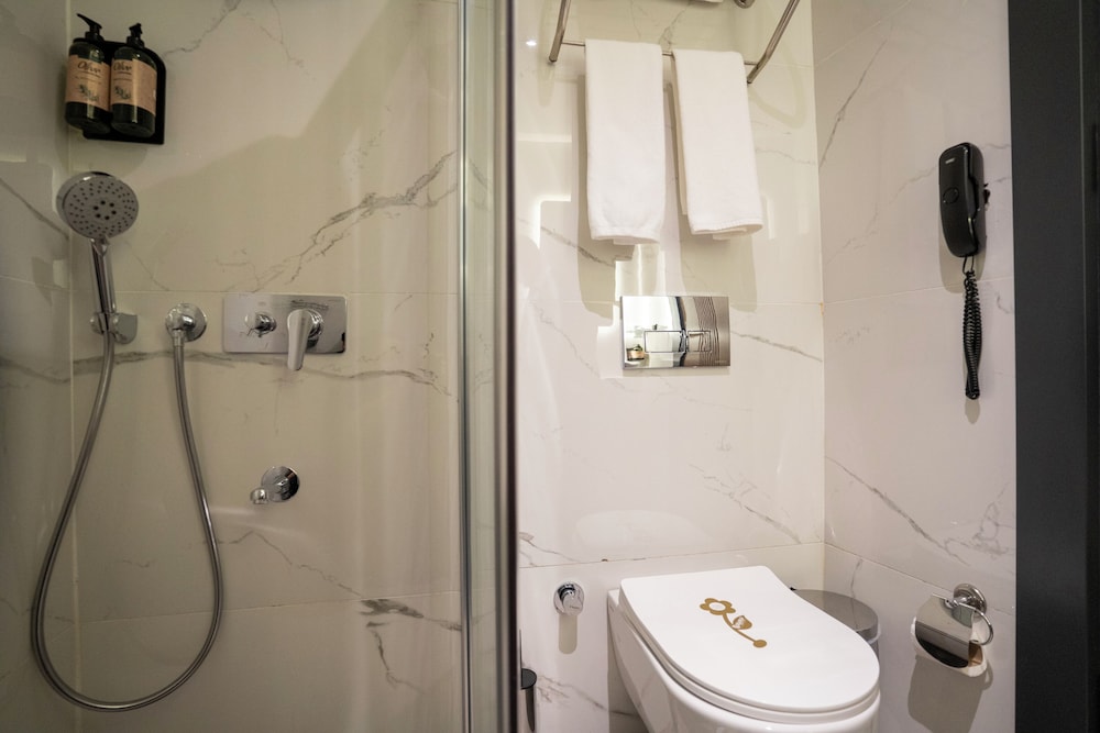 Kucuk Velic Hotel 70/71