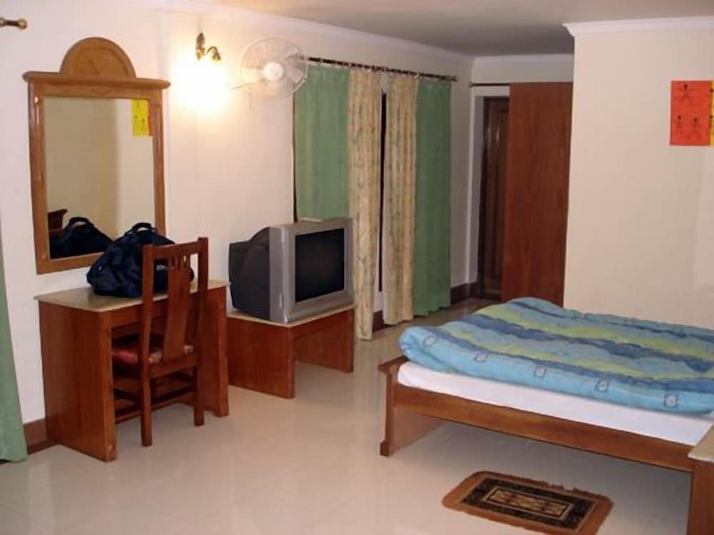 Riverside Resort 25/49
