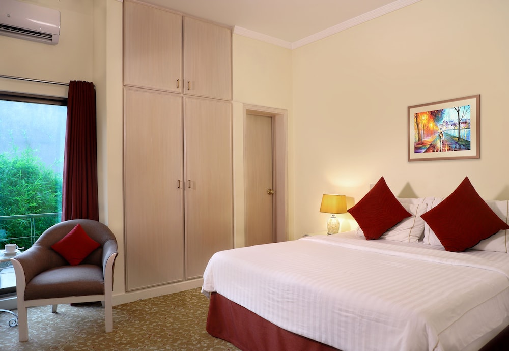 The Residency Hotel 4/43