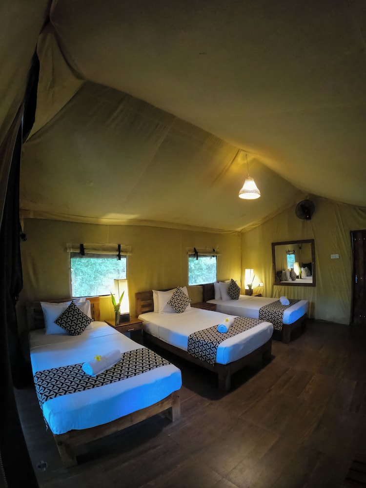 Room at Athgira River Camp, Udawalawa