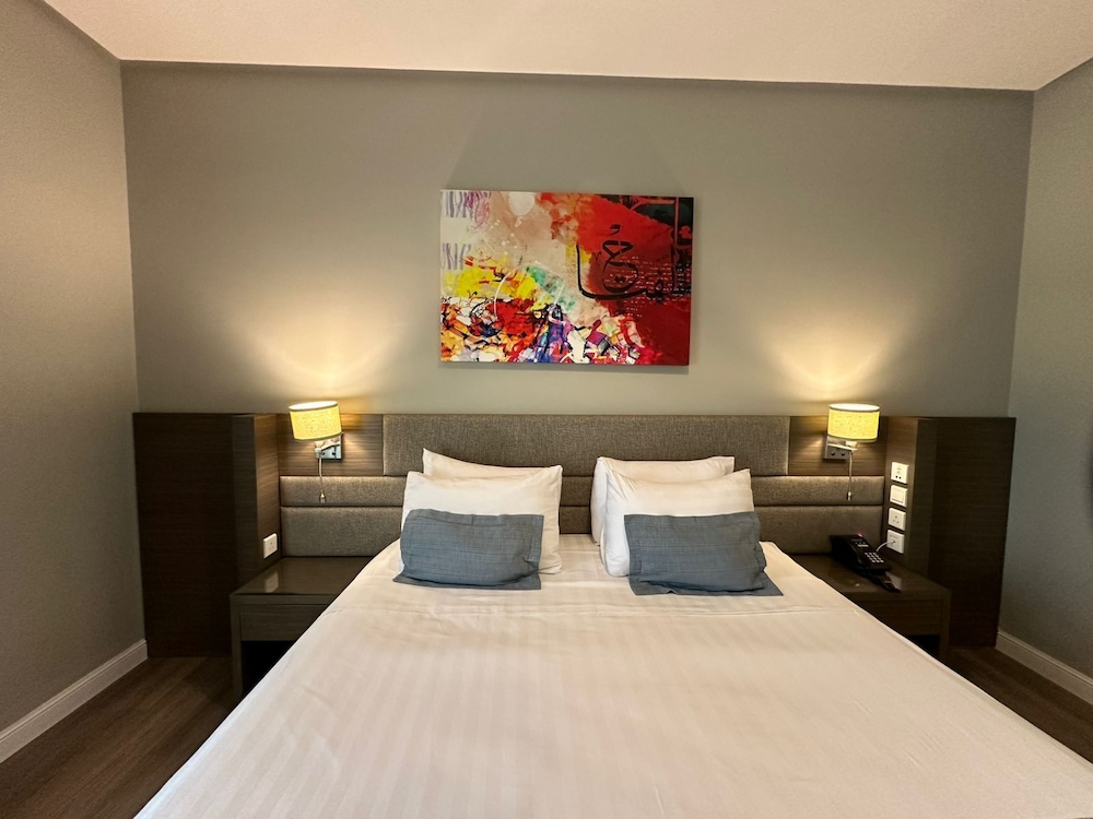 كورنيش لورين سويتس(Loren Suites Corniche) 11/50