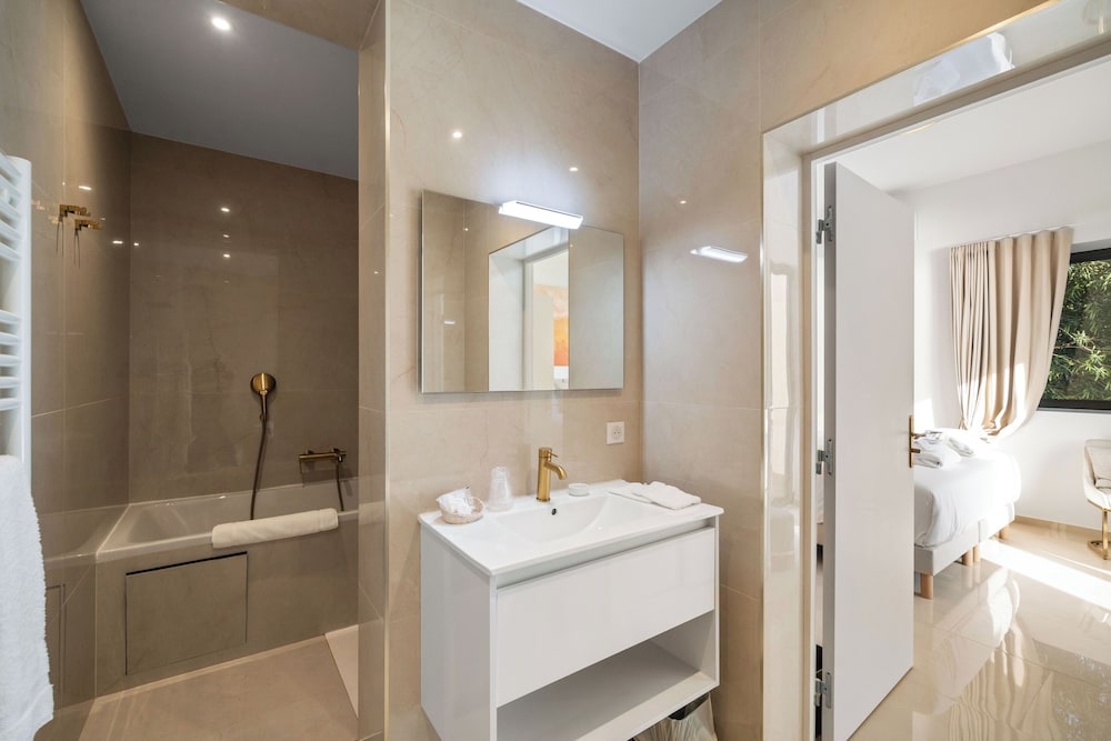 Hotel Le Roquebrune 48/50