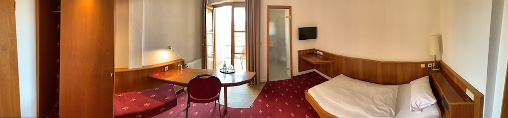 Hotel Erlenbacherhof 18/38