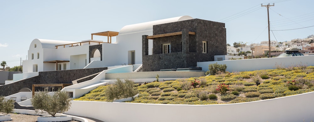 Este Luxury Suites 70/78