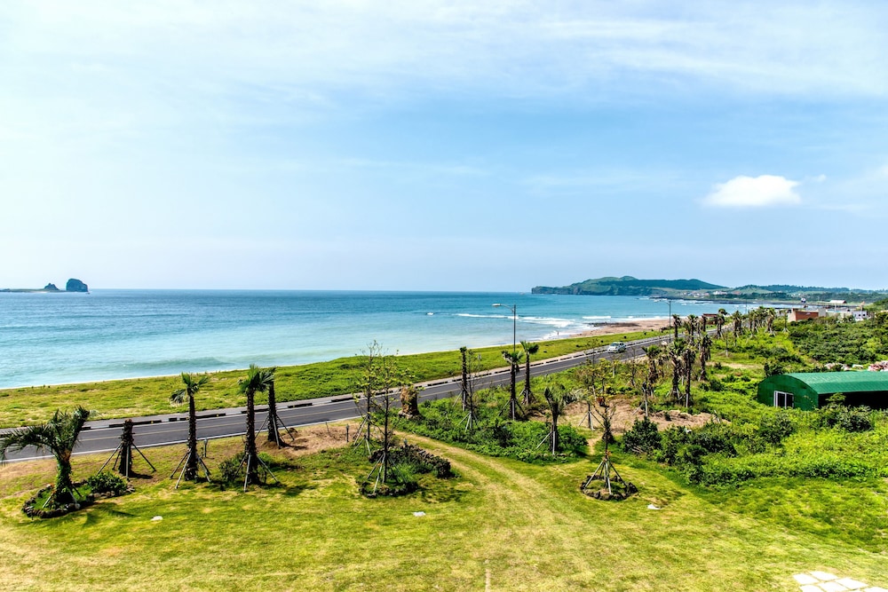 Sun And Moon Resort 85/100