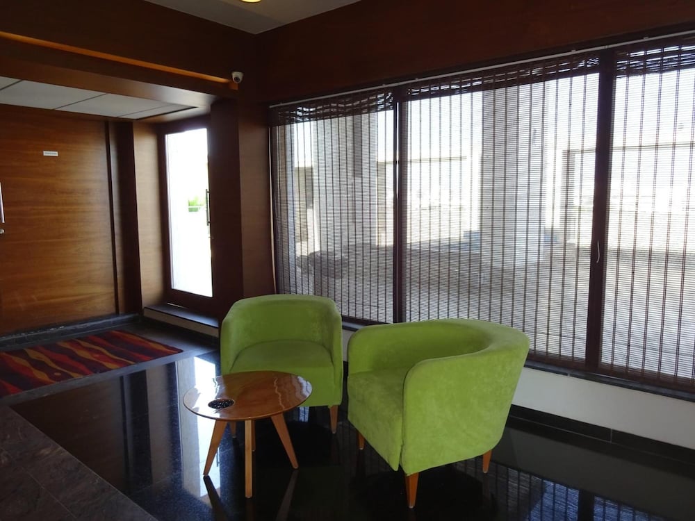 Hotel Cosmopolitan Ahmedabad 46/62