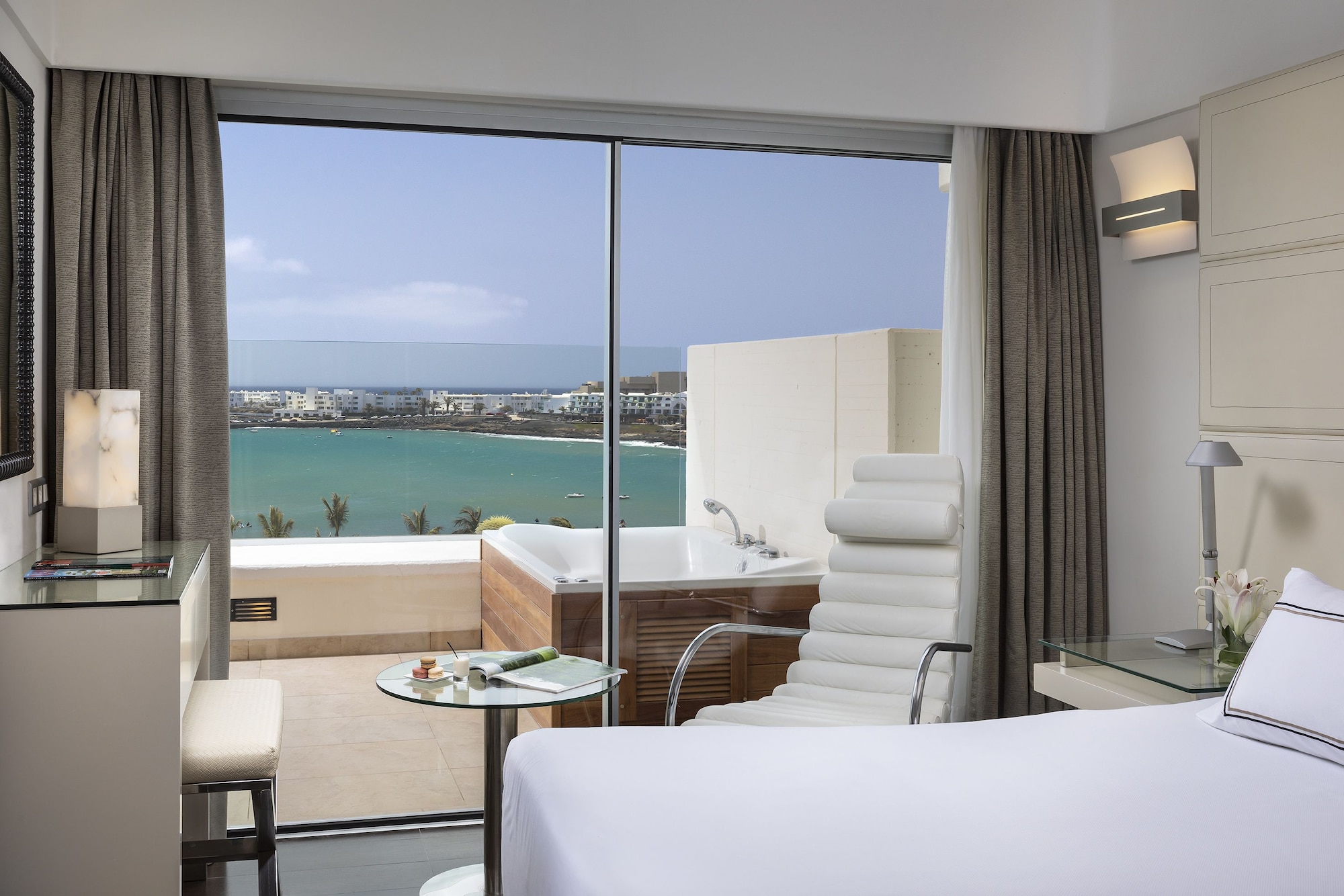 Reserve, Suite, King Bed, Ocean Front, Hot Tub