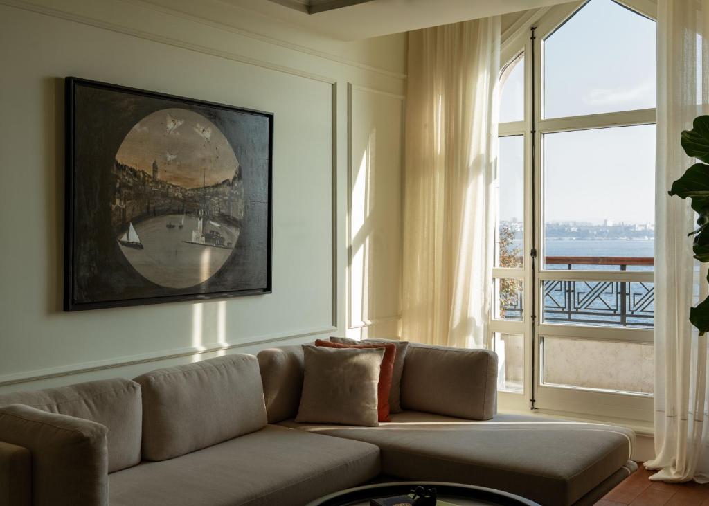 Hovagimyan Hotel & Suites 10/16