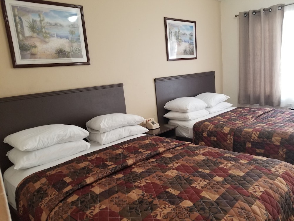 Parkway Inn Airport Motel 24/56