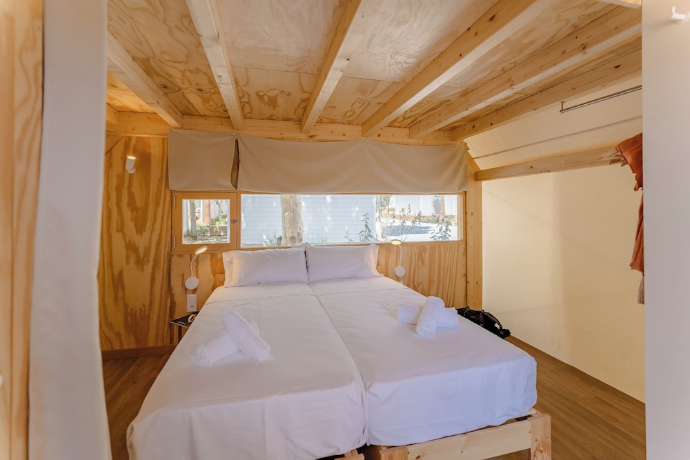 2 BEDROOMS, BUNGALOW, QUEEN AND TWIN BEDS