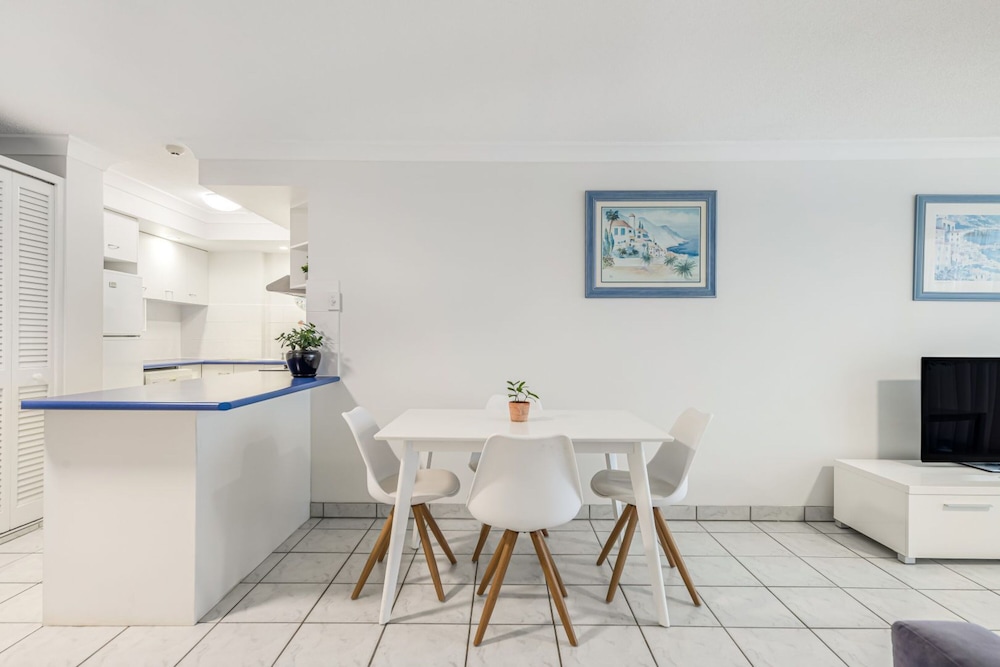 ELOUERA TOWER BEACHFRONT APARTMENTS 50/69