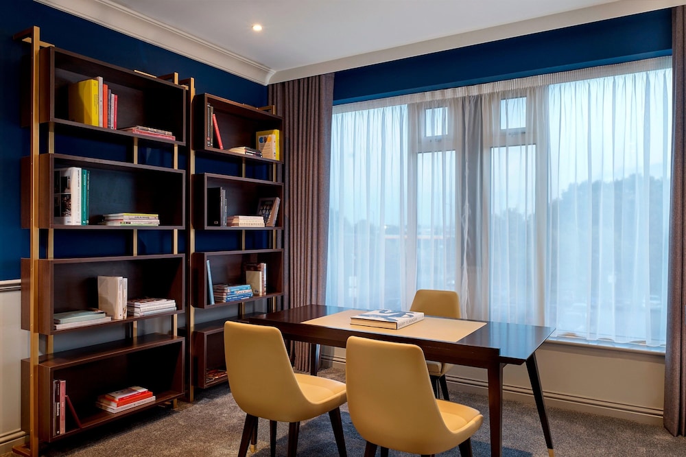 Sheraton Heathrow Hotel 37/38