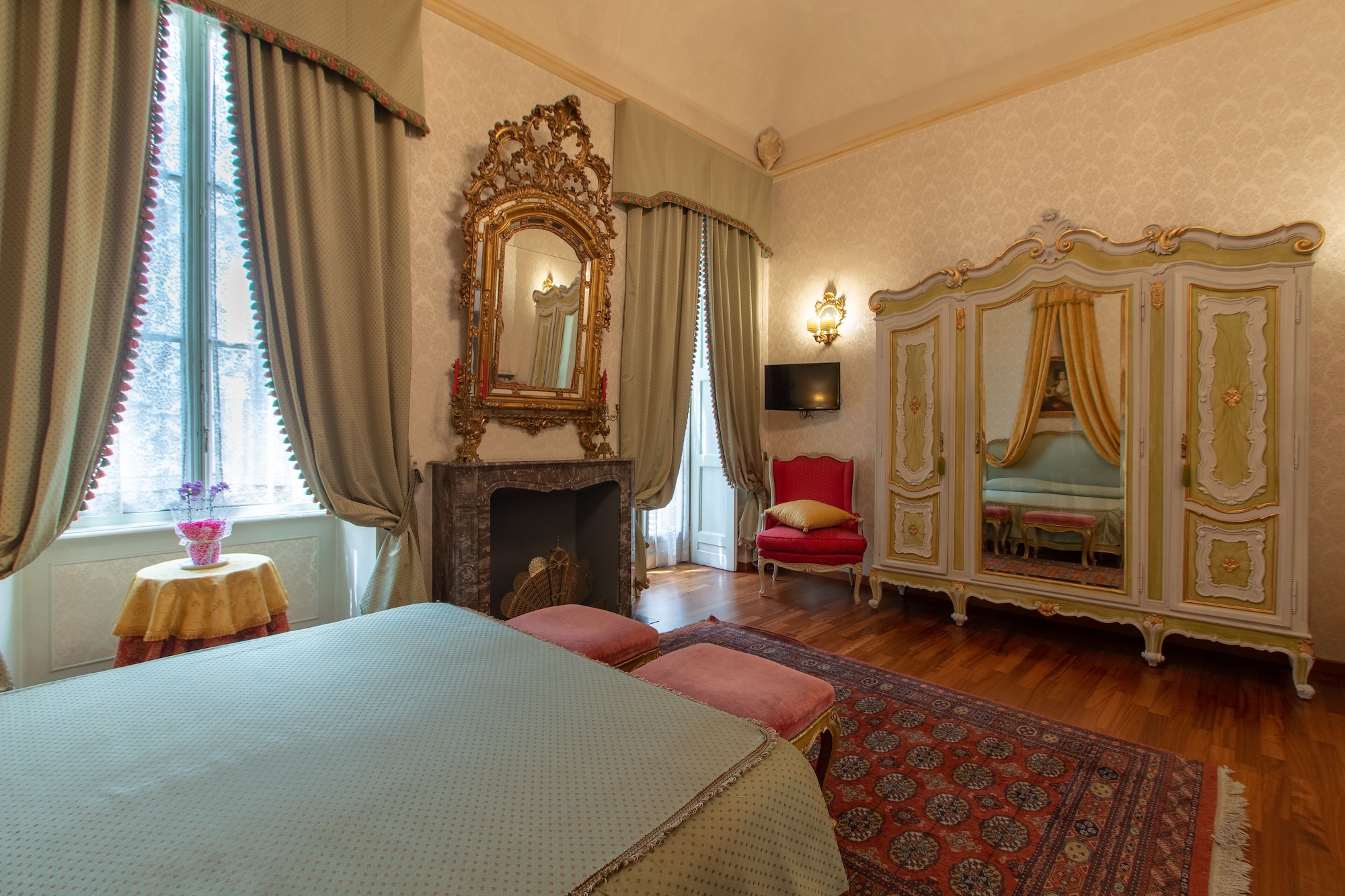 SUPERIOR, DOUBLE BED