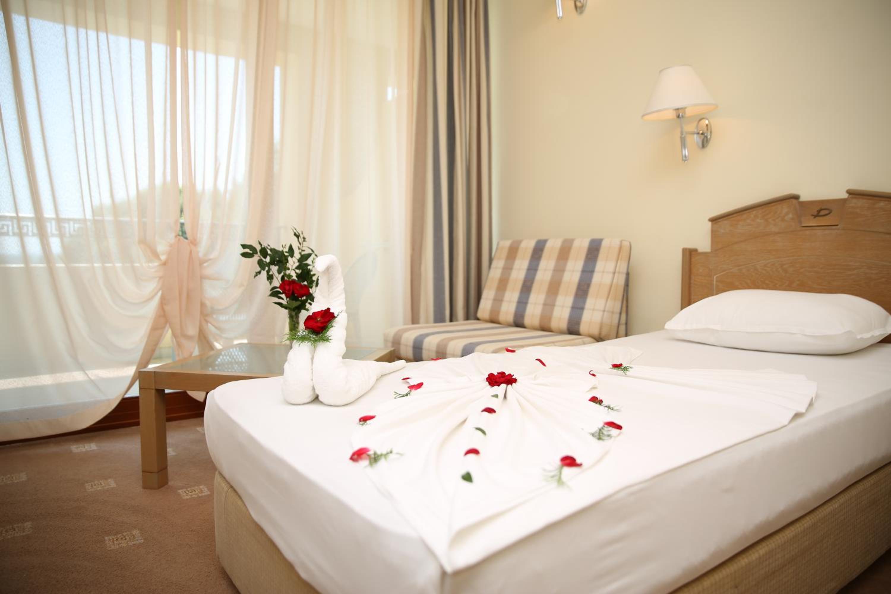 Room, Twin Beds, Side Sea View