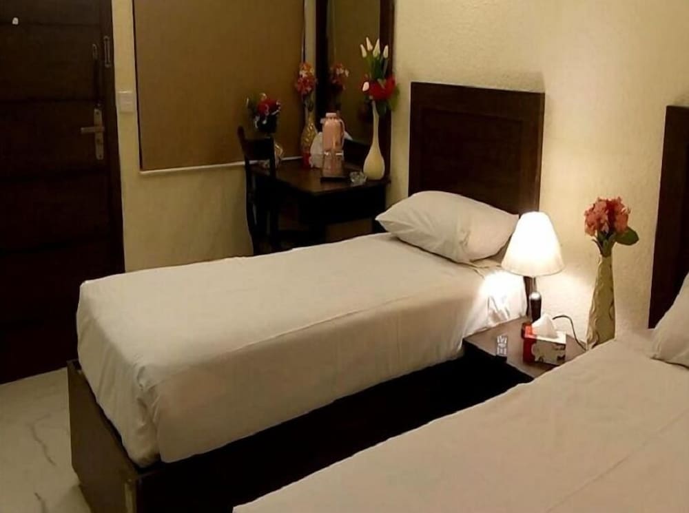 Airport Hotel 30/59