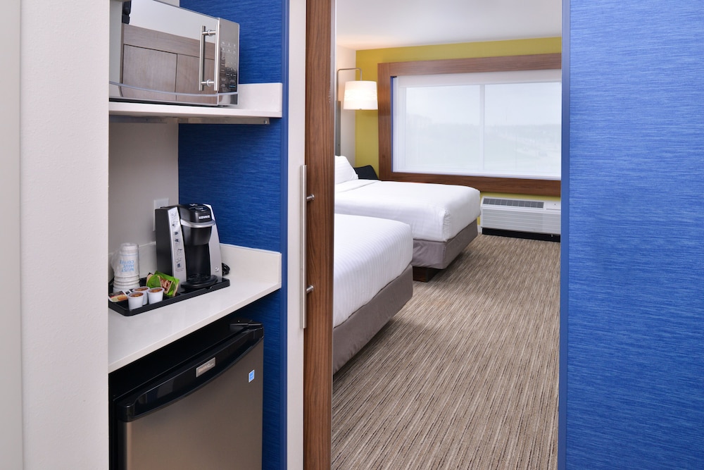 Holiday Inn Express And Suites Madison 19/65