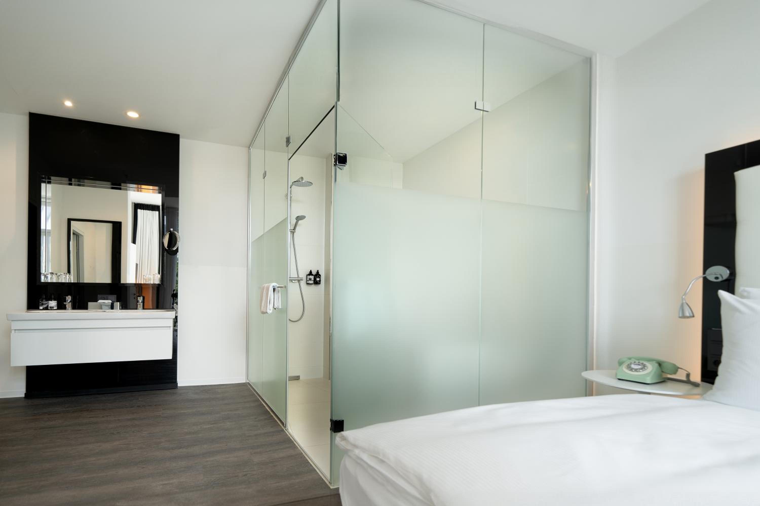 Town House, Queen Bed