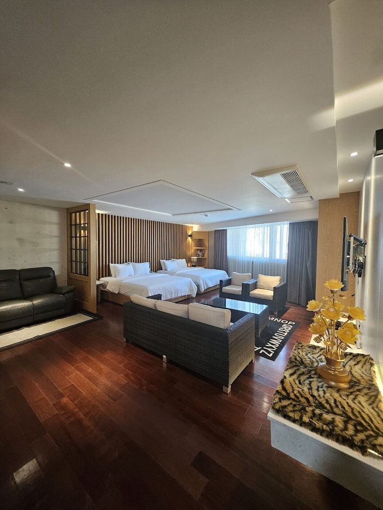 Bentley Hotel Chungjang 19/38