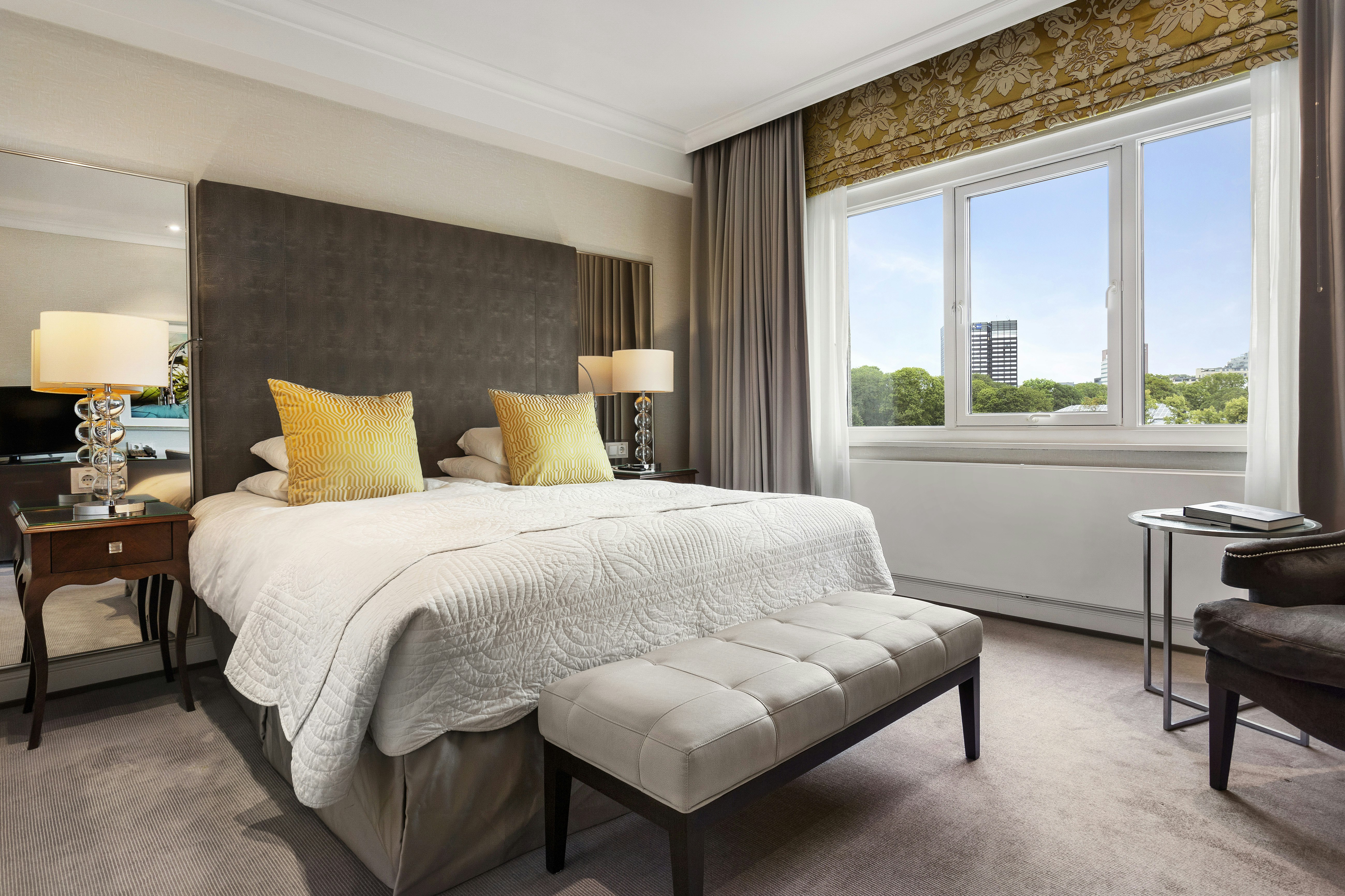 SUPERIOR, KING BED