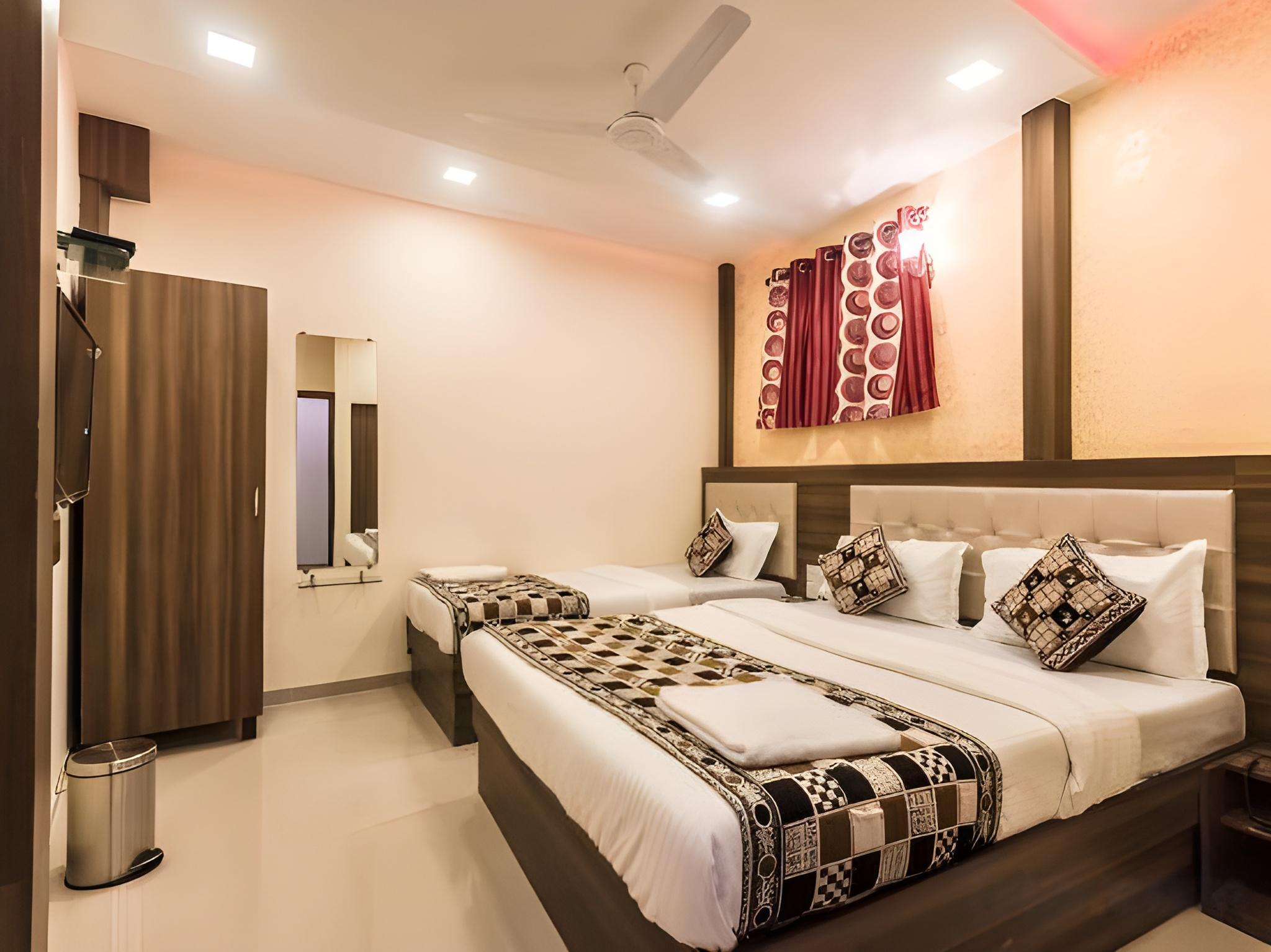 Oyo 10954 Hotel Golden Galaxy 9/50