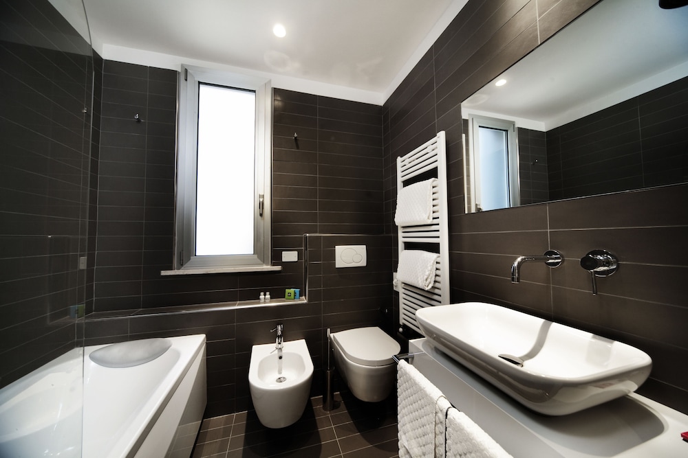 Q Hotel 47/50