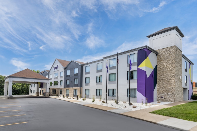 Days Inn & Suites Onalaska WI 3/22