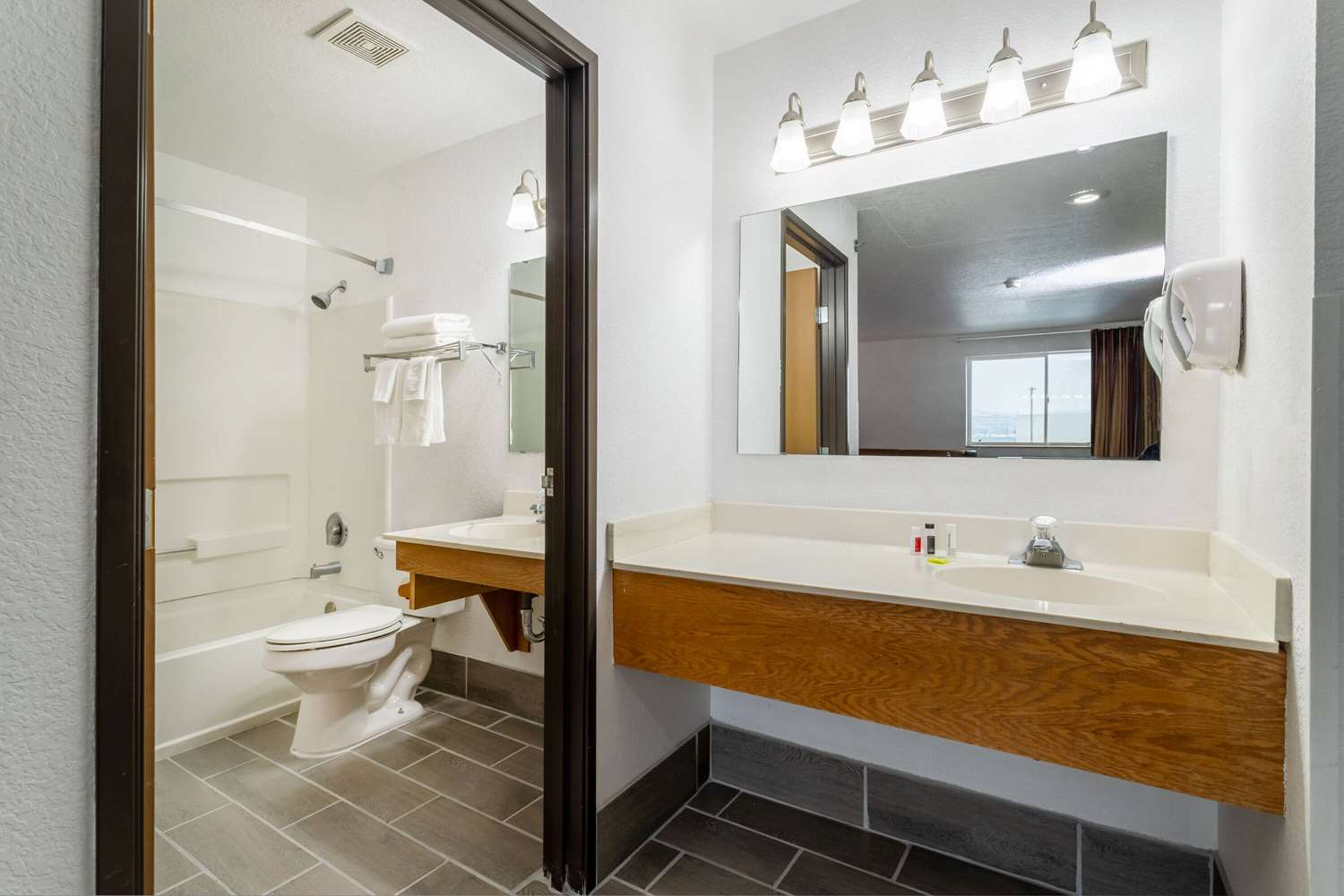 Super 8 By Wyndham The Dalles OR 21/24