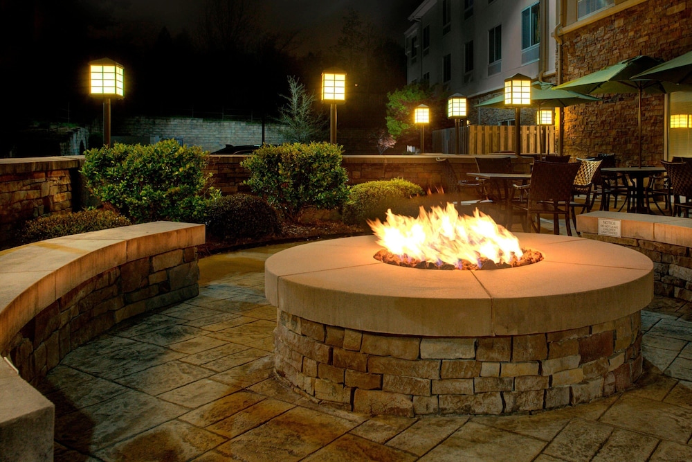 Fairfield Inn Suites By Marriott Montgomery Eastchase Pkwy 6/50
