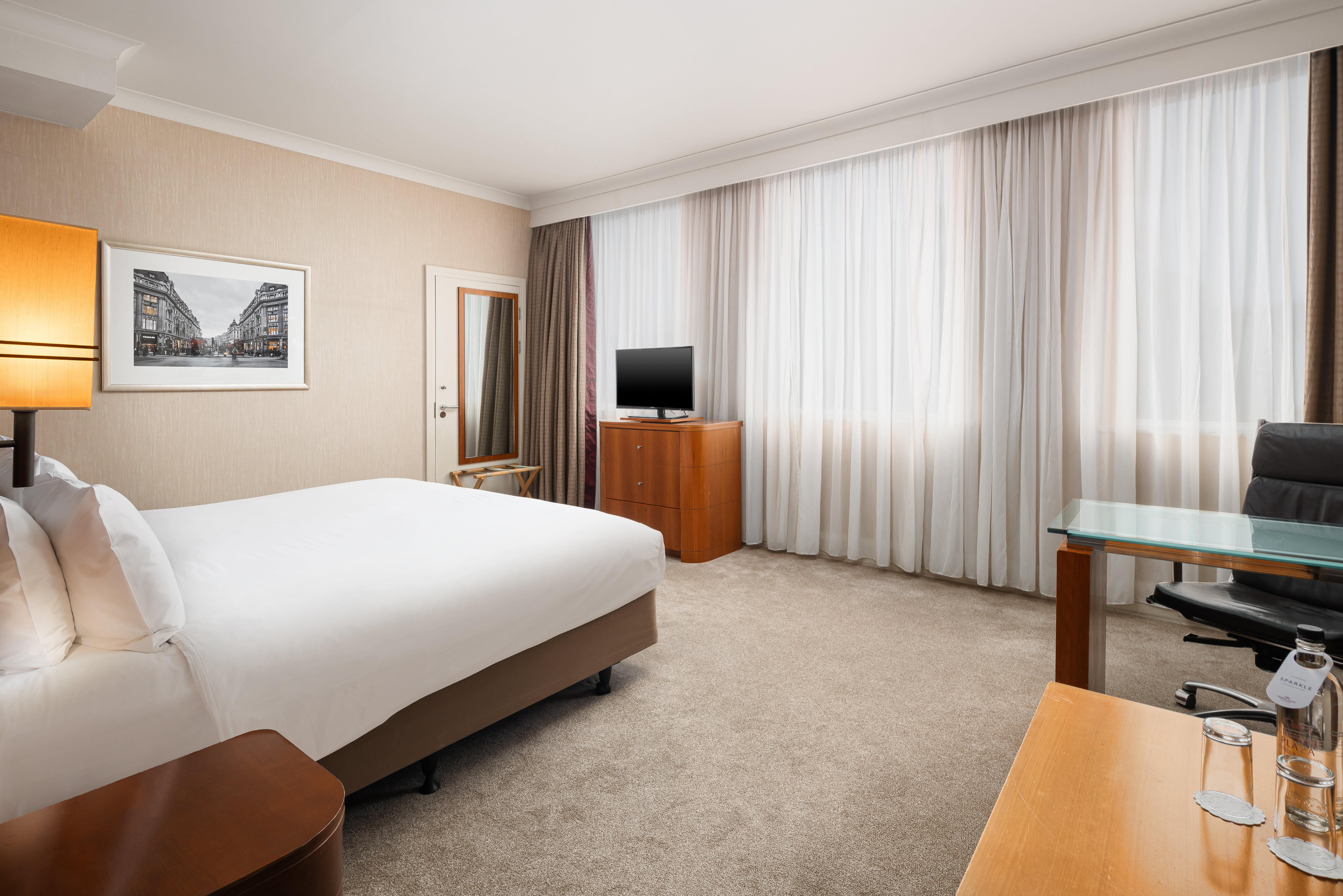 Crowne Plaza Ealing 23/76