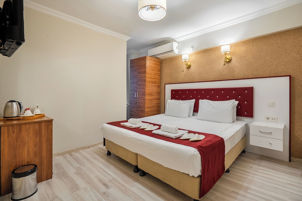 Cihangir Palace Hotel 43/69