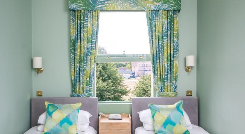 Room, Twin Beds