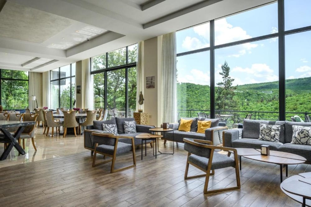 Aurora Resort by One Hotels 40/50