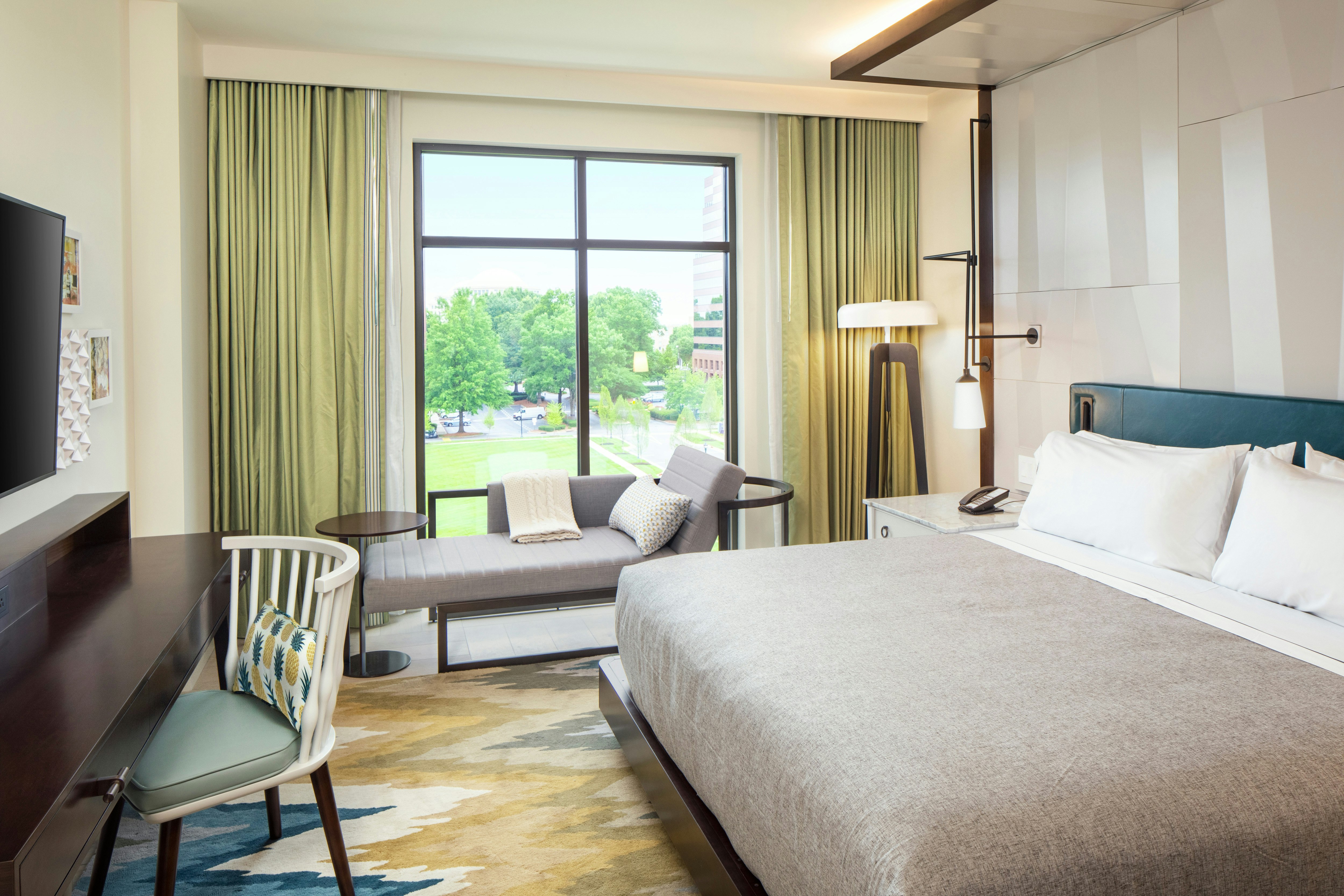 ROOM, KING BED, ACCESSIBLE