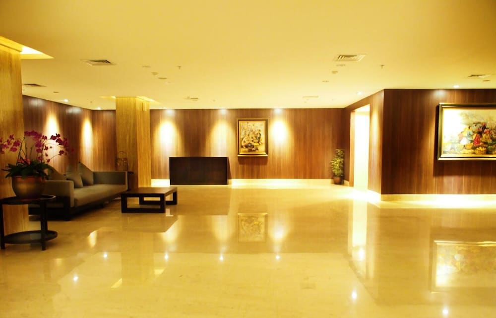 Arch Hotel 8/45