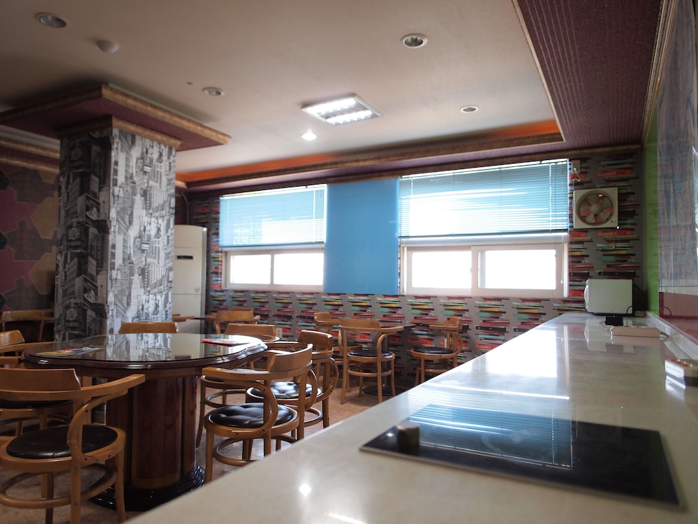 Hostel J Stay 32/36