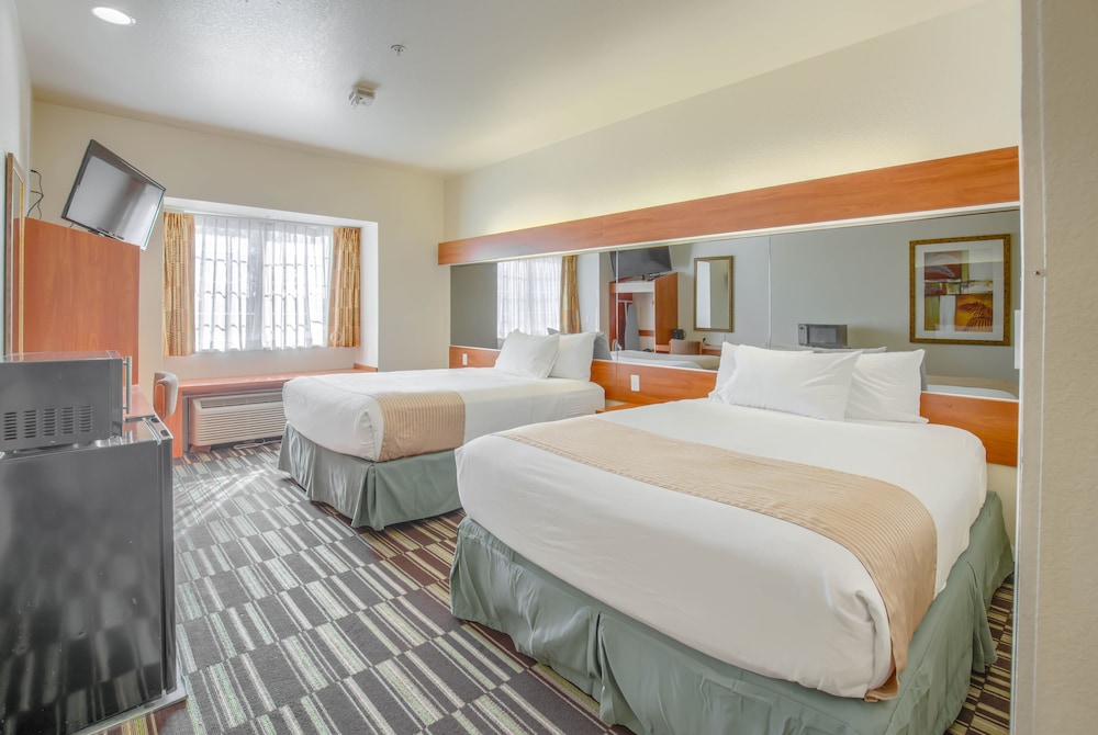 Microtel Inn & Suites by Wyndham Gulf Shores 32/64