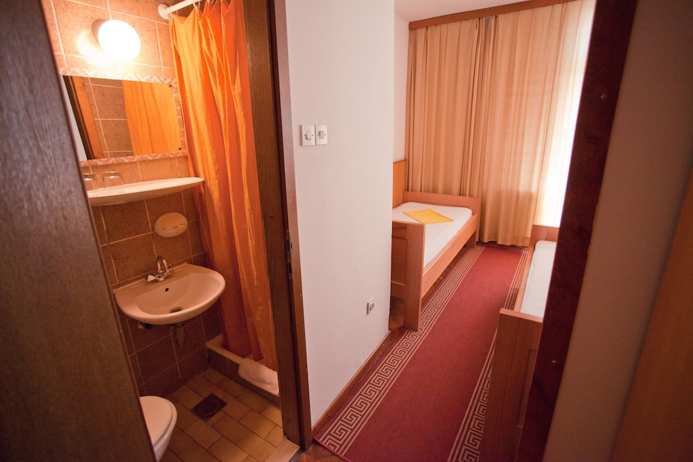 HI Hostel Zagreb 18/32