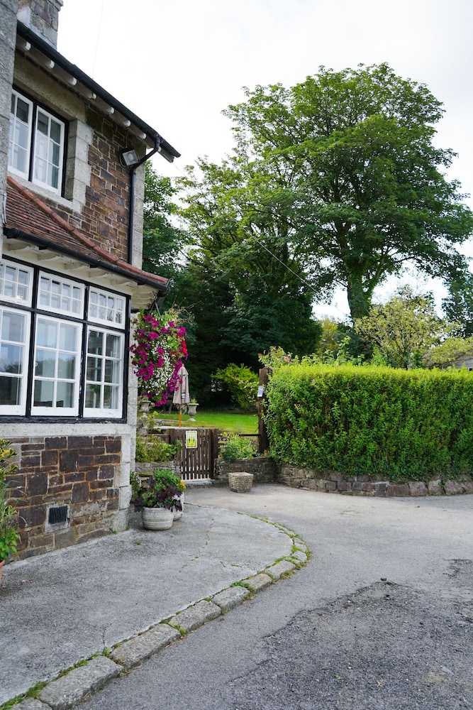 The Fox &amp; Hounds Hotel 29/36