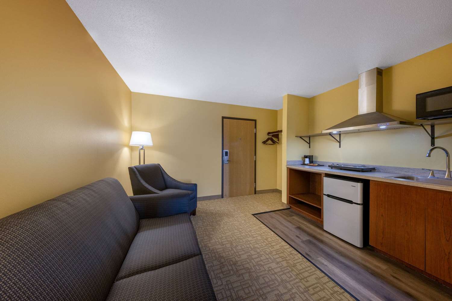 Super 8 By Wyndham Jackson Mn 28/41