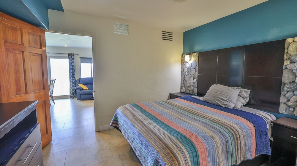Basic, 2 Double Beds, Ocean Front, Balcony or Patio