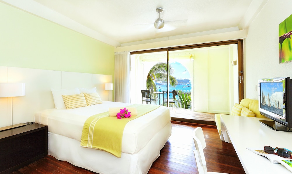 Holland House Beach Hotel 11/45
