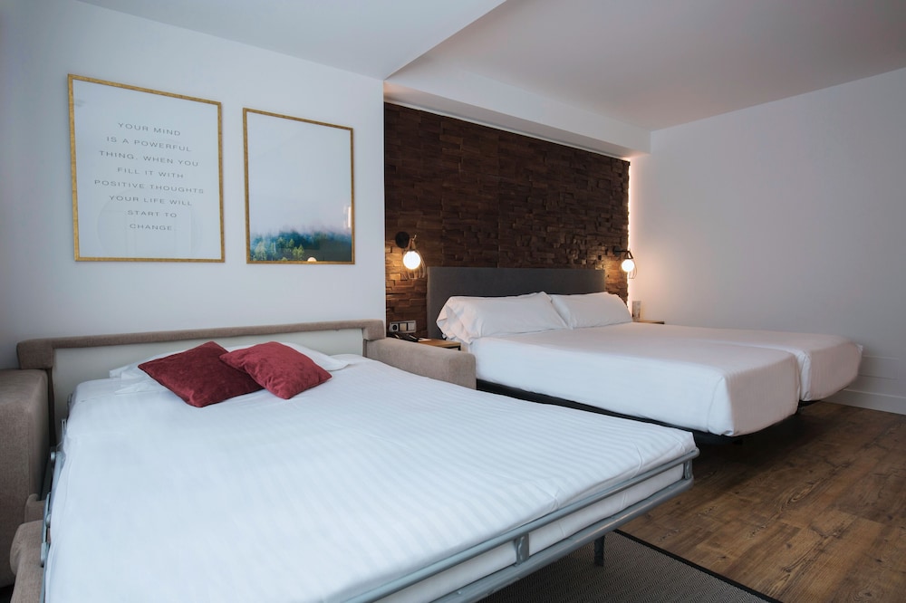 Yomo Centric Hotel 7/50